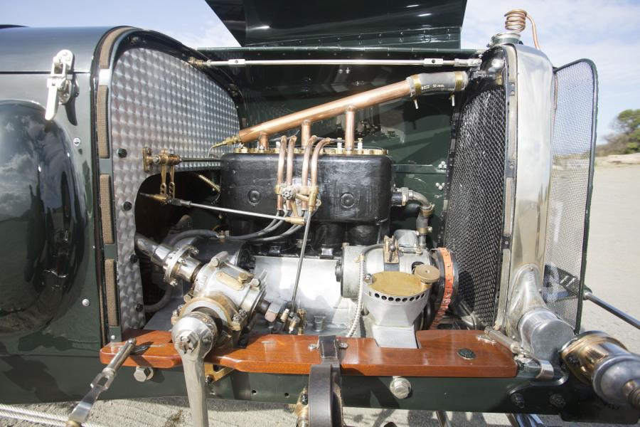 Моторный отсек Aston Martin 1&frac12;-Litre Sports 1923 года  (фото 5 из 10)